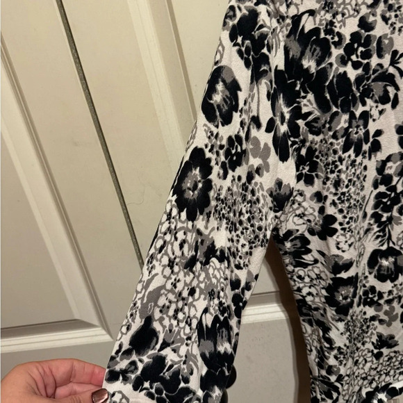 Designers Originals Black White Floral Button Down Cardigan Sweater Sz L - Picture 5 of 10